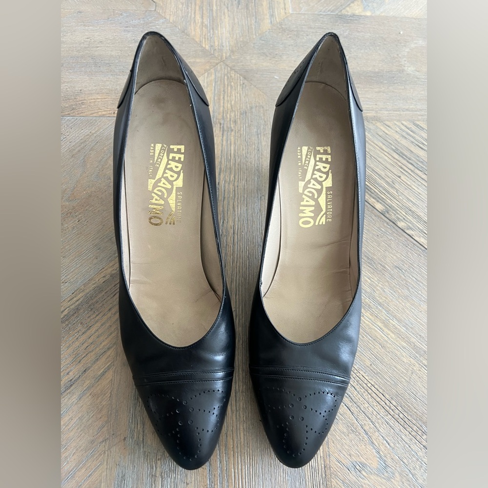 Vintage Salvatore Ferragamo Black Leather Heels 10AA Narrow Italy Style 5084